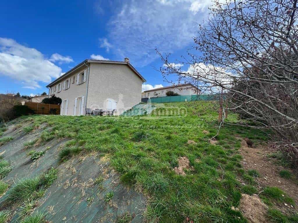 Huis in Villechenève, Auvergne-Rhône-Alpes 11540774
