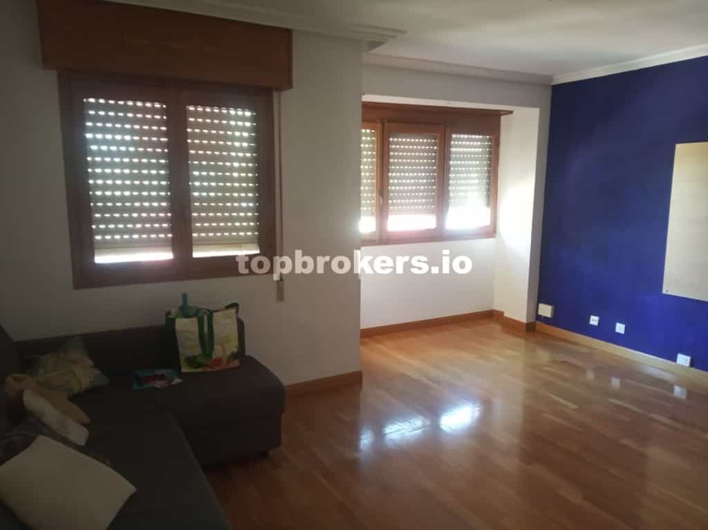 Condominium in Aranda de Duero, Castille-Leon 11541831