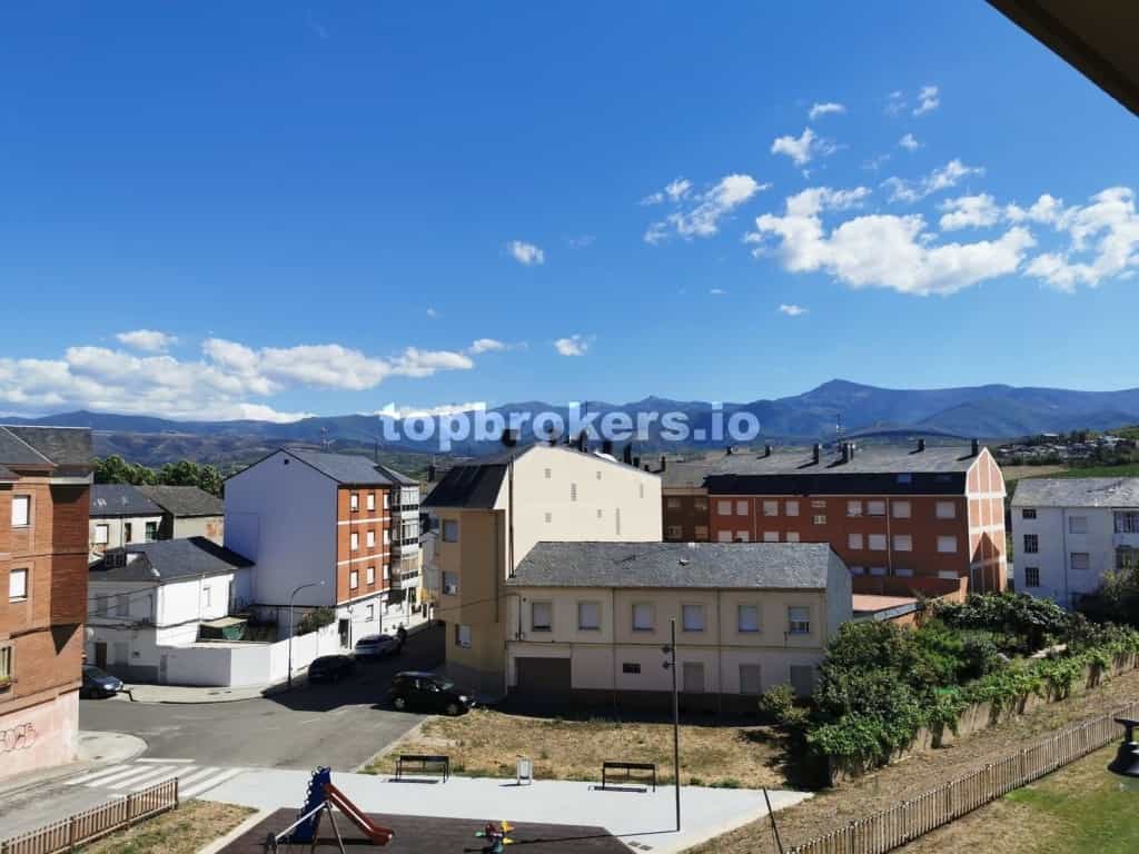 公寓 在 Ponferrada, Castilla y León 11542724