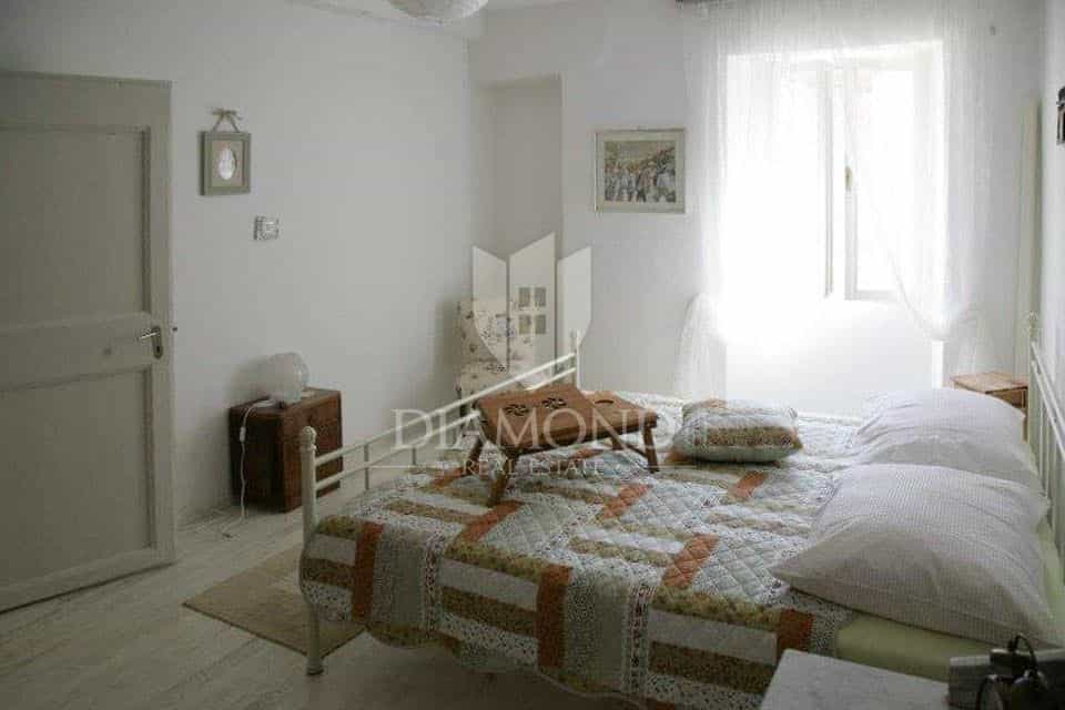 loger dans Oprtalj, Istria County 11543798