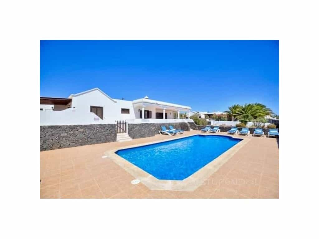 жилой дом в Playa Blanca, Canarias 11543863