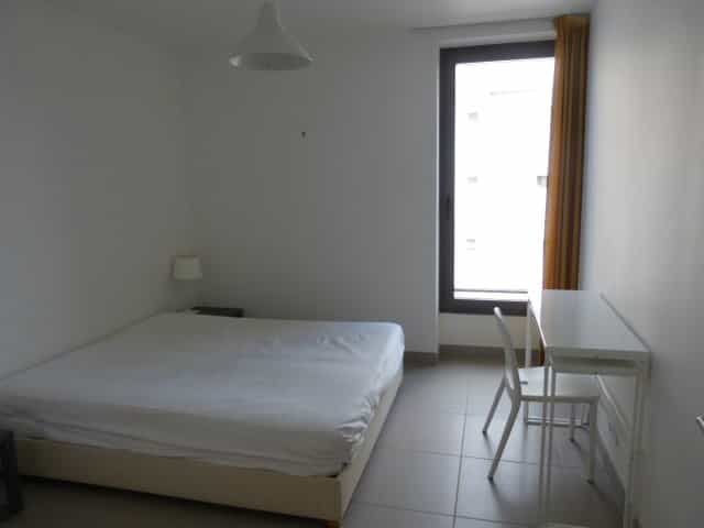 Condominium in Tours, Centre-Val de Loire 11543880