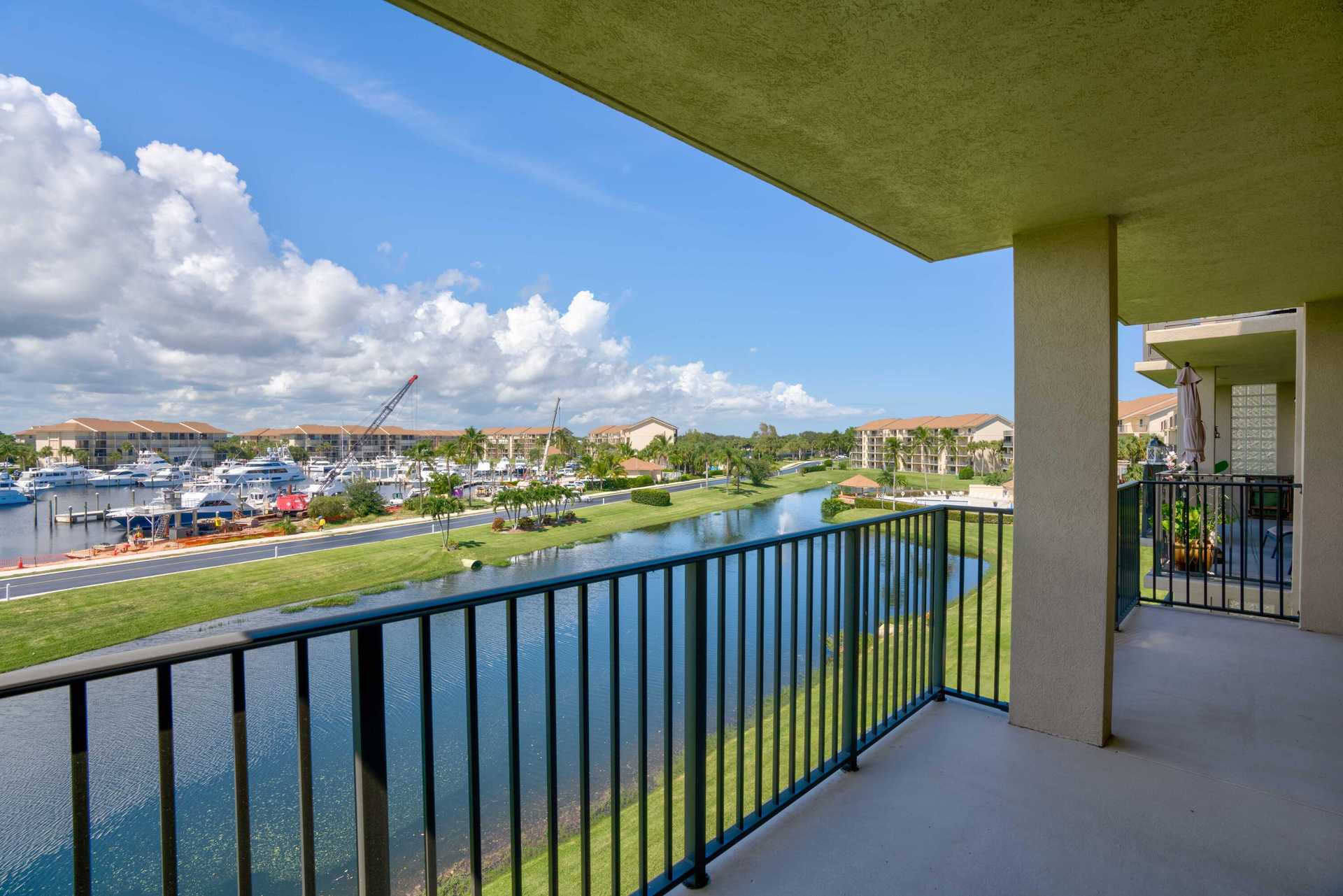 Condominium in Juno-strand, Florida 11544952