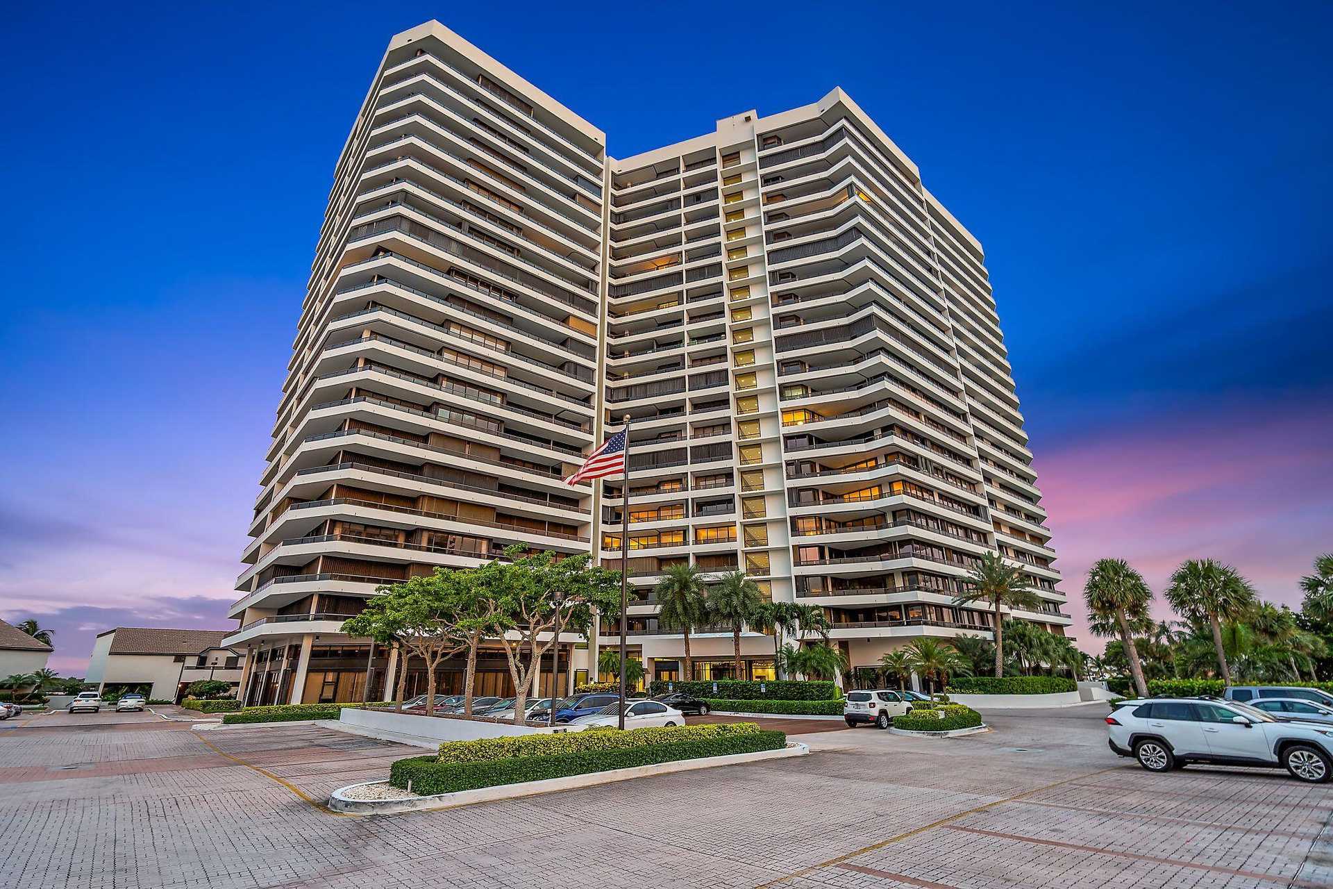 Condominium in Noord Palm Beach, Florida 11544956