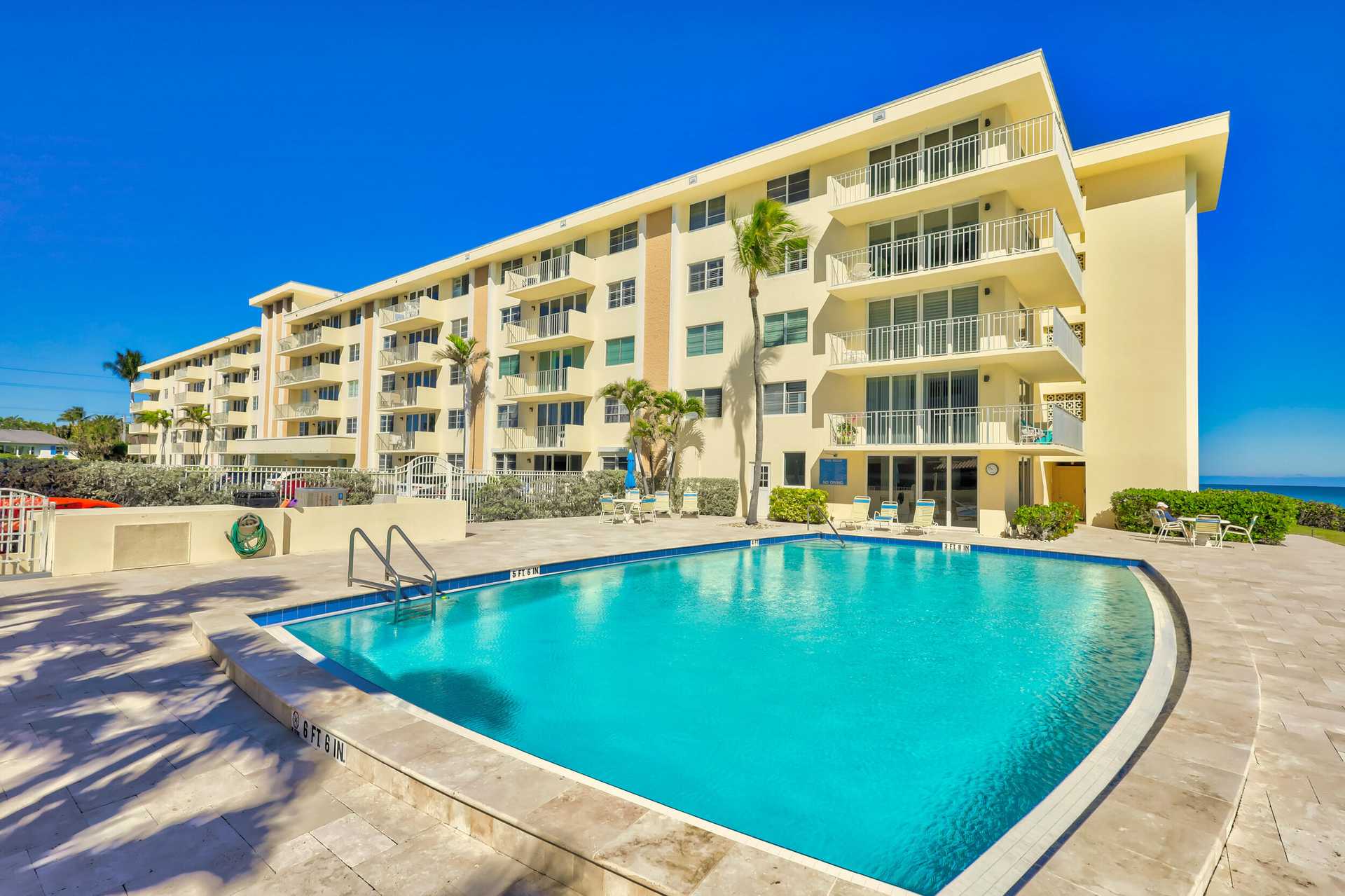 公寓 在 朱诺海滩, 佛罗里达 11544975