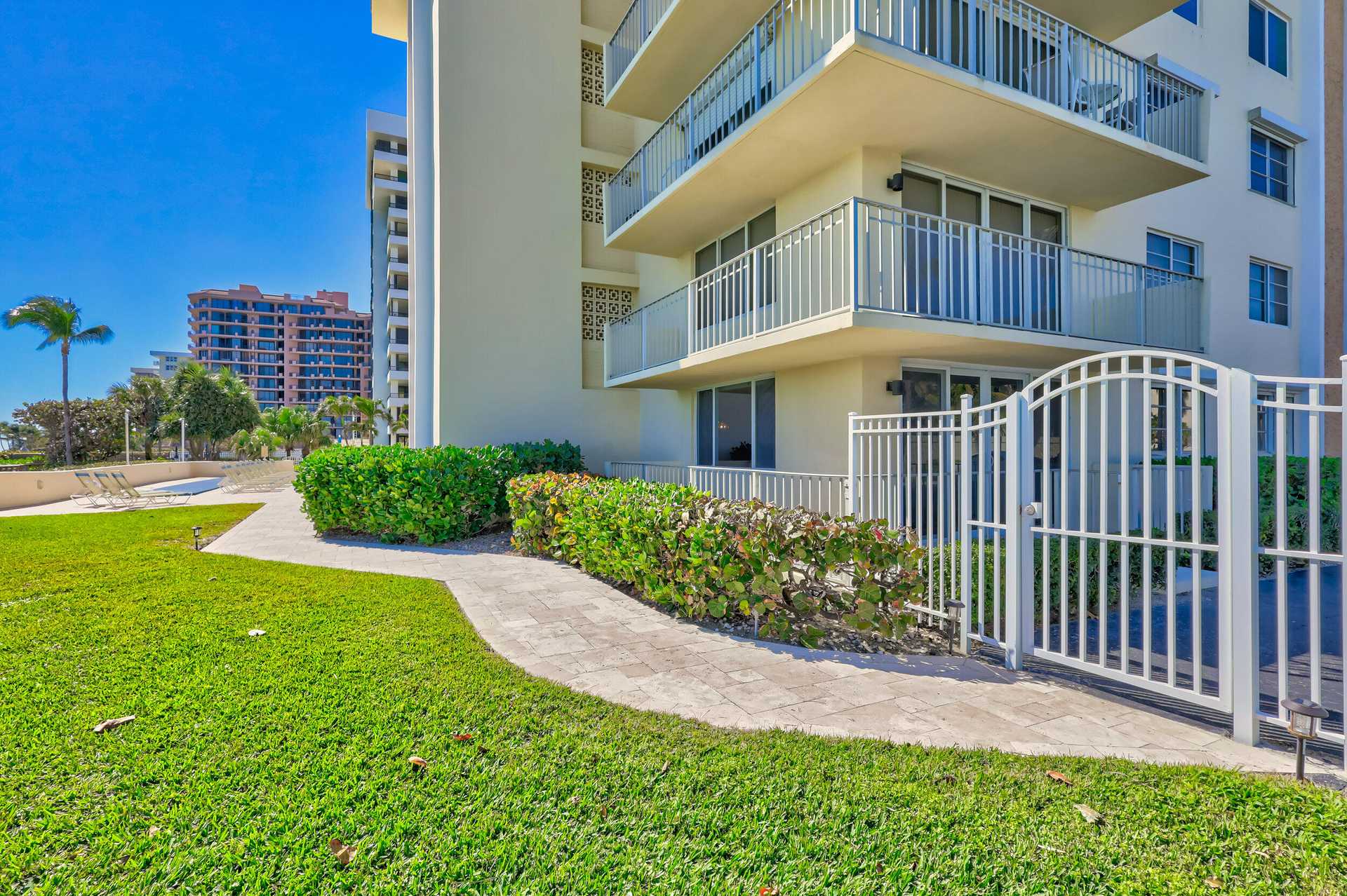 Condominium in Juno-strand, Florida 11545042