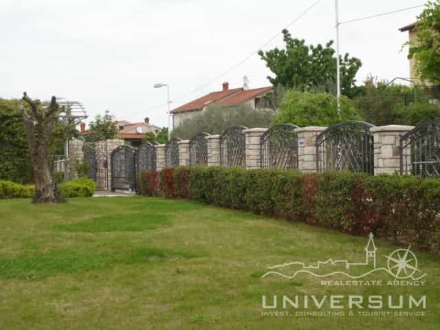 房子 在 Buje, Istarska Zupanija 11545066