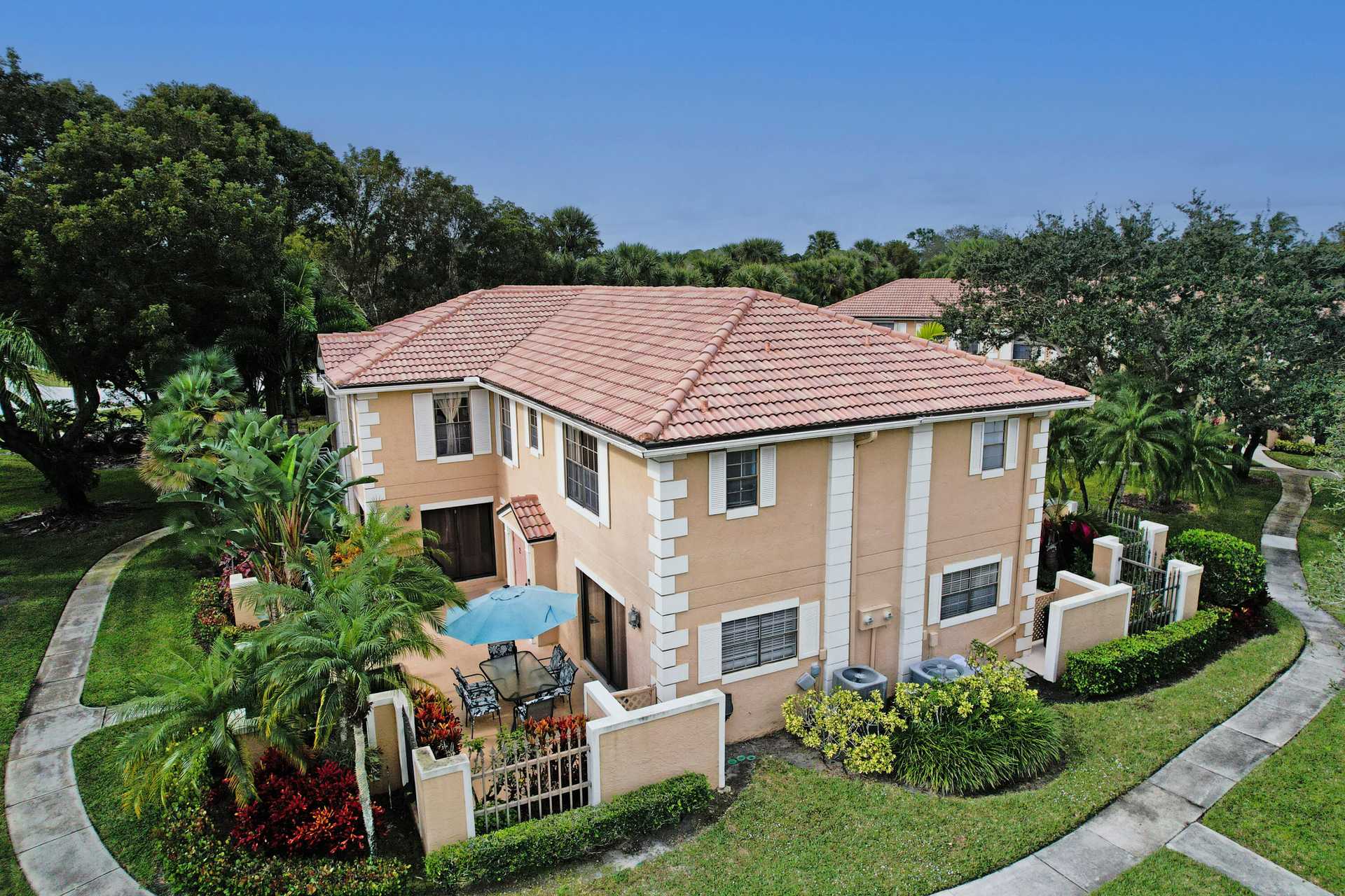 House in Palm Beach Gardens, Florida 11545067