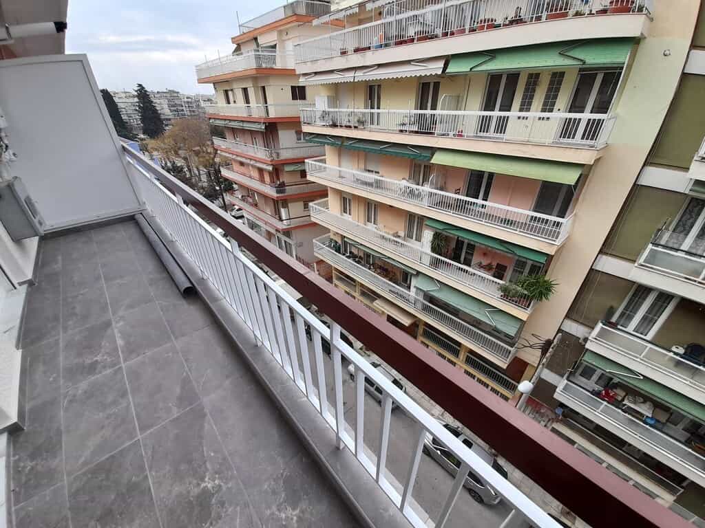 Condominium dans Thessaloniki,  11545442