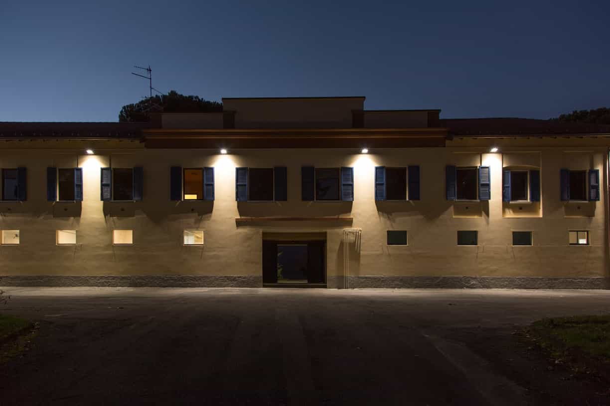 Rumah di Malnate, Lombardy 11545540