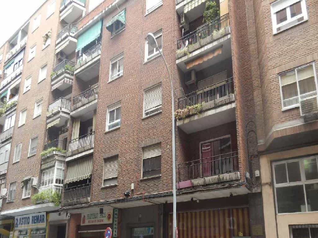 Condominium in Talavera de la Reina, Castilla-La Mancha 11546521