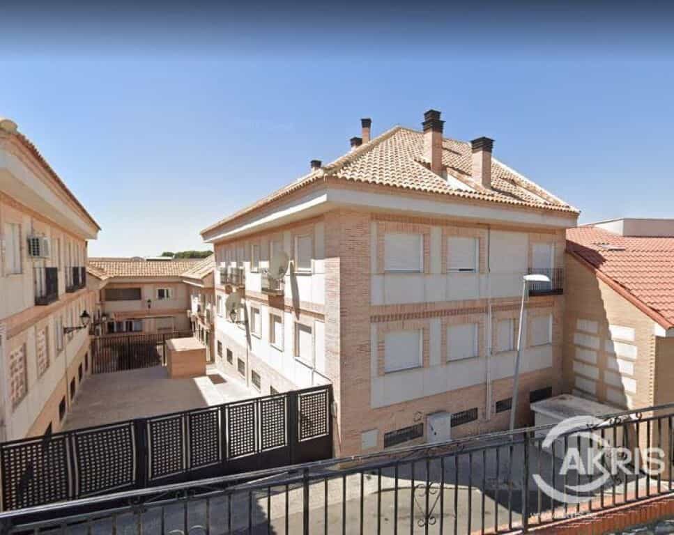 Condominium in Yuncos, Castille-La Mancha 11546529