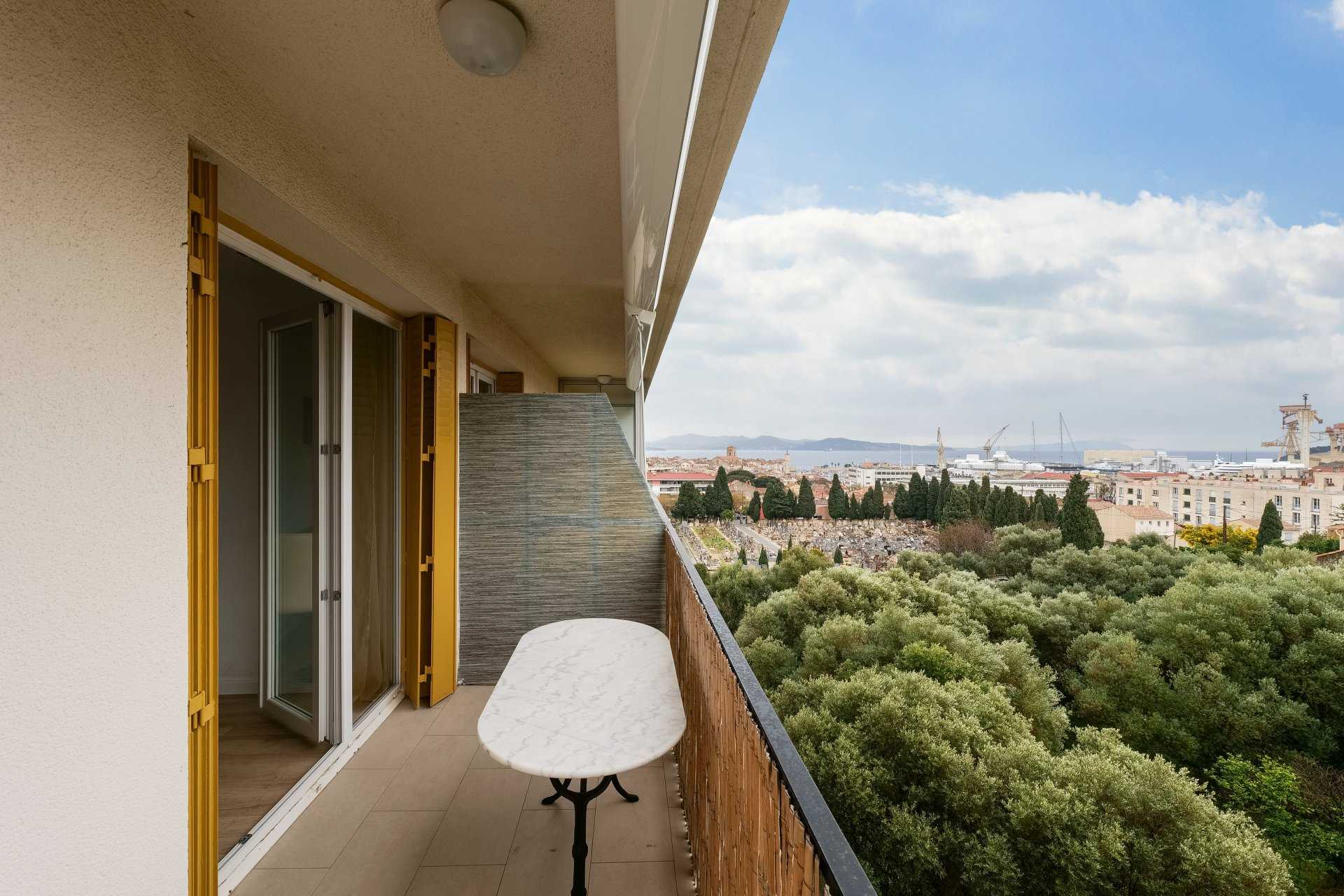 Condominium in La Ciotat, Provence-Alpes-Cote d'Azur 11546592