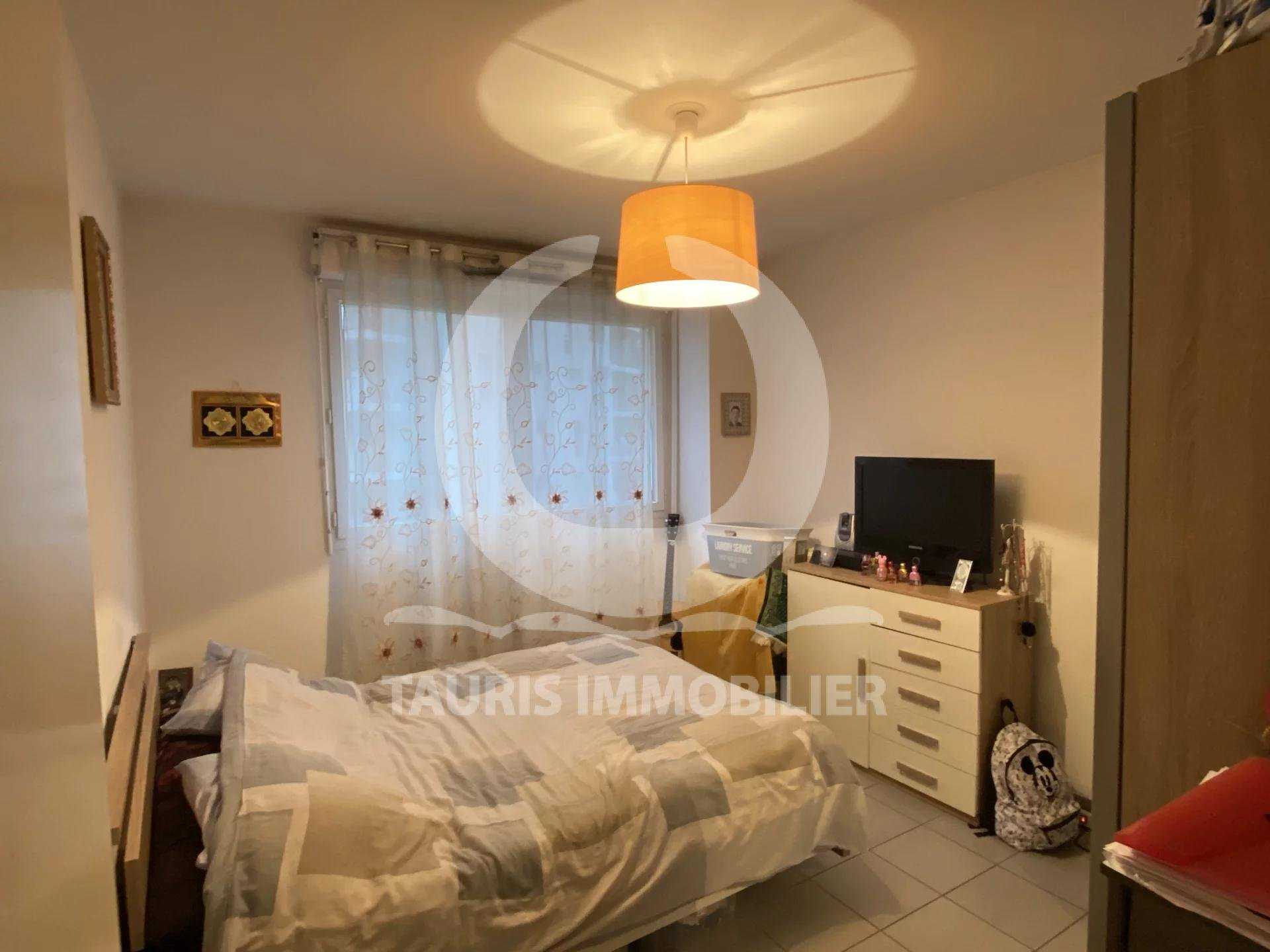 Condominium in Marseille, Provence-Alpes-Cote d'Azur 11546616