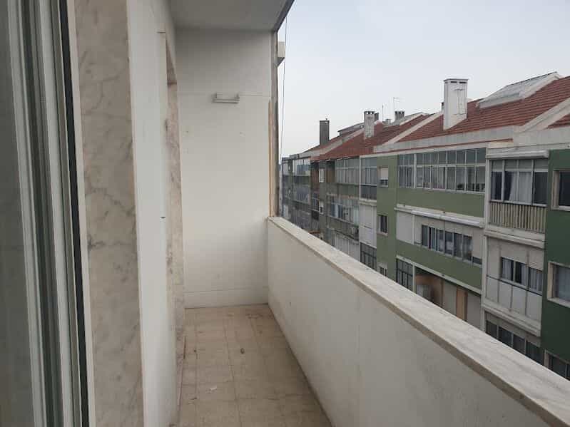 Osakehuoneisto sisään Amadora, Lisbon 11546810