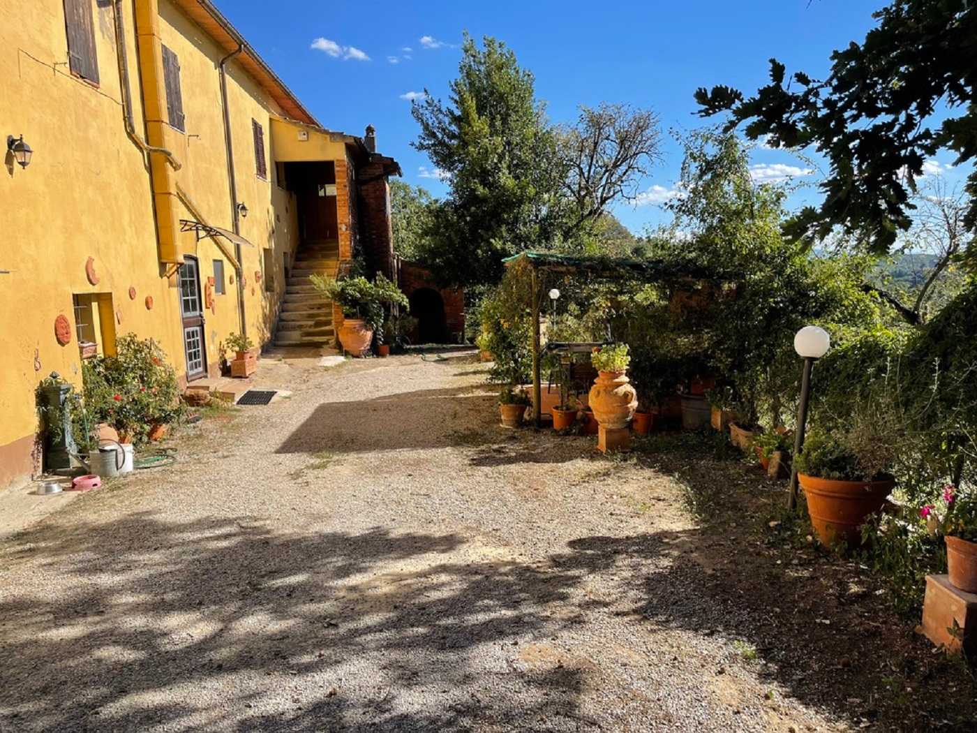 House in Trequanda, Tuscany 11546940