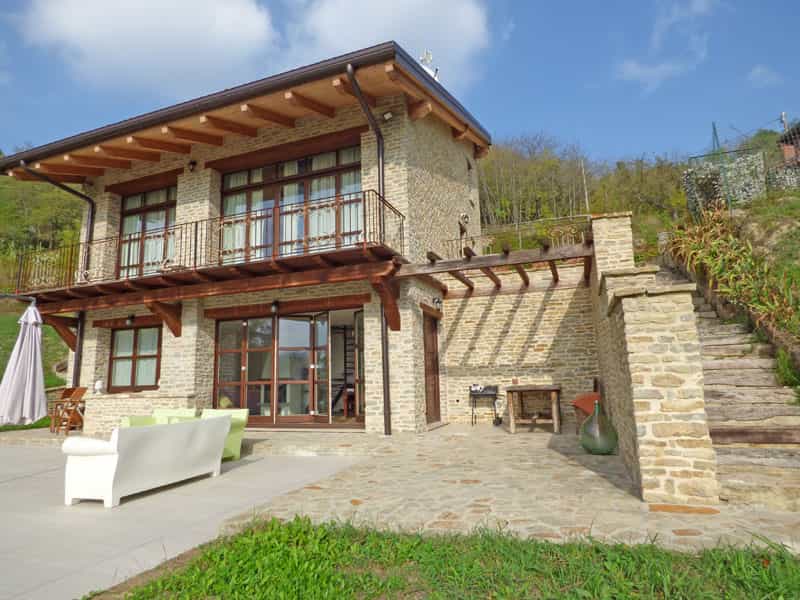 Huis in Montelupo Albese, Piemonte 11546946