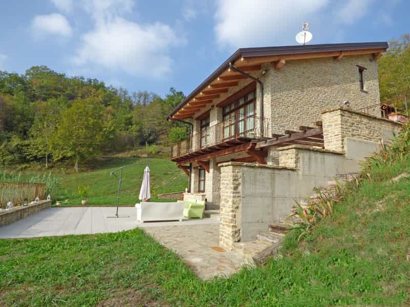 Huis in Montelupo Albese, Piemonte 11546946