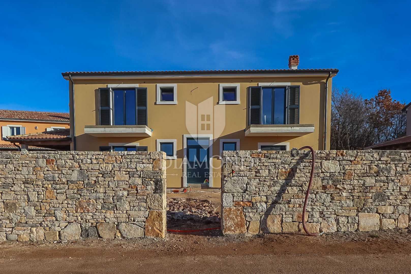 House in Svetvinčenat, Istria County 11548534