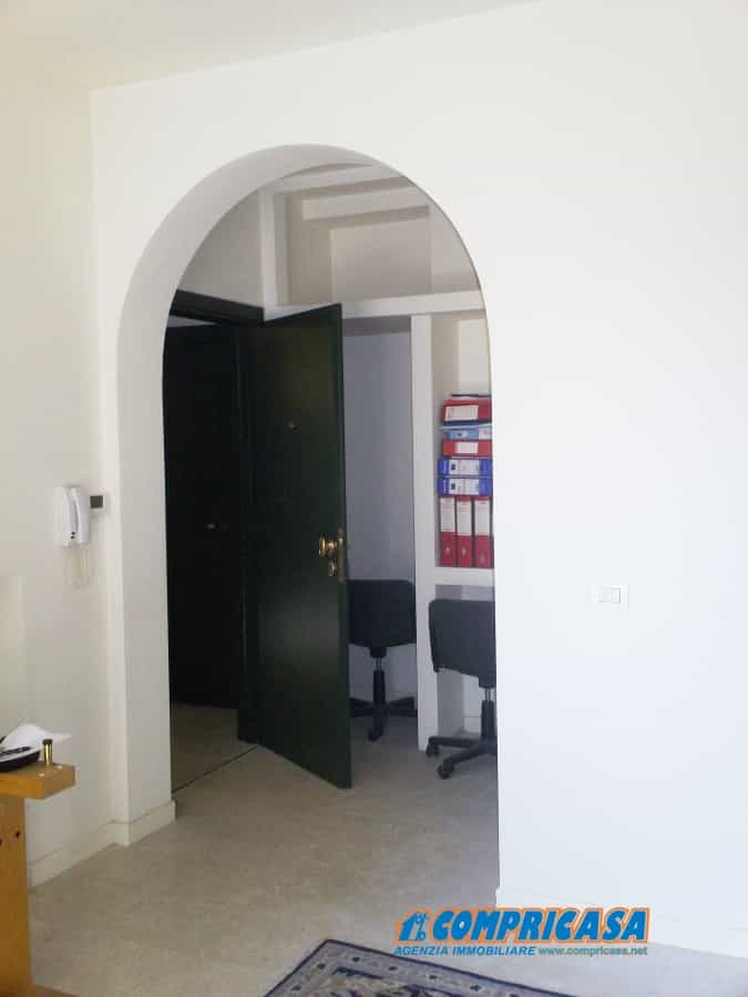 公寓 在 佩斯基耶拉德爾加爾達, 威尼托 11553509