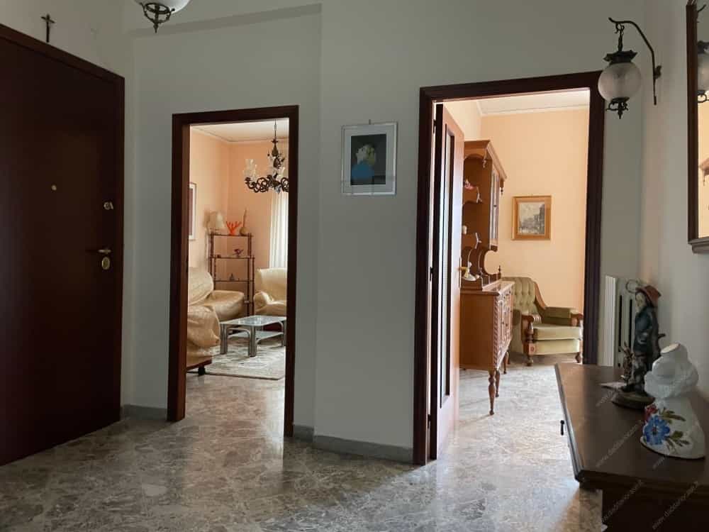 公寓 在 , Apulia 11553900