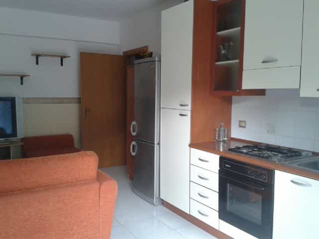 公寓 在 里瓦圣特雷莎, 西西里岛 11554452