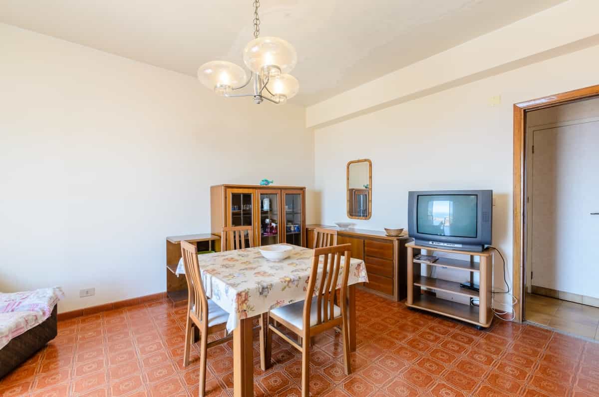 公寓 在 里瓦圣特雷莎, 西西里岛 11554459