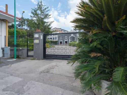 Condominium in Pozzuoli, Campania 11554585