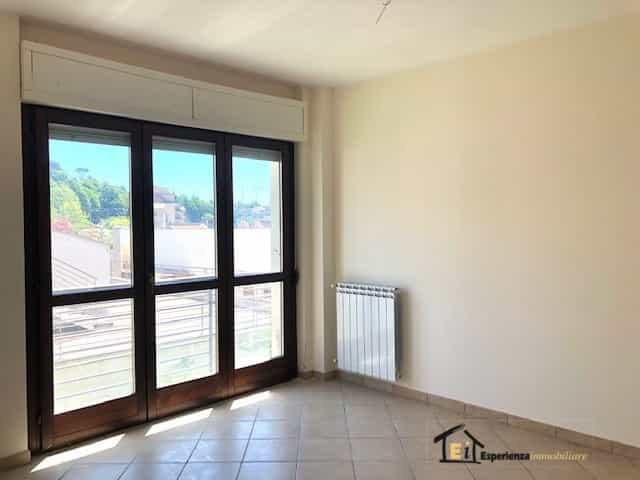 Condominium in Montopoli in Sabina, Lazio 11554614