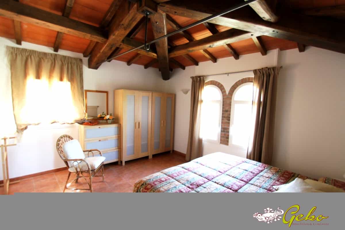 rumah dalam San Gimignano, Tuscany 11554954