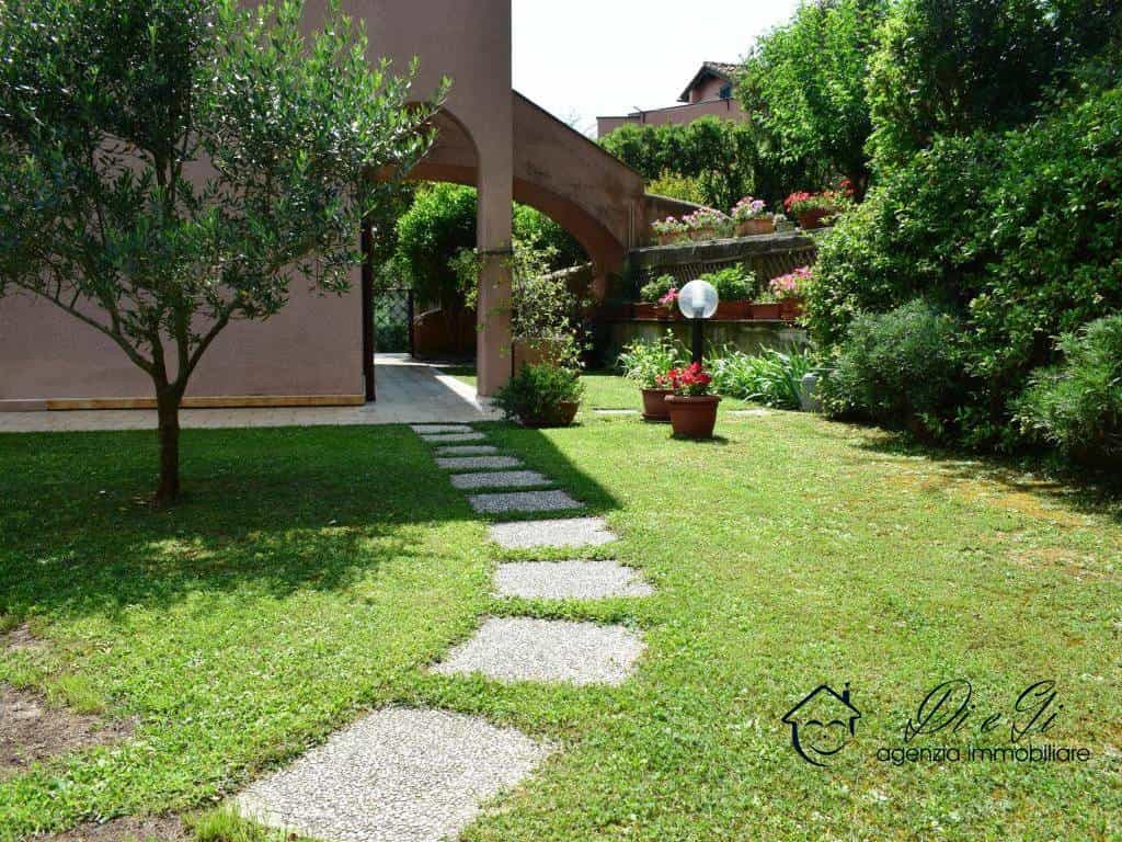 Condominium in Garlenda, Liguria 11555026