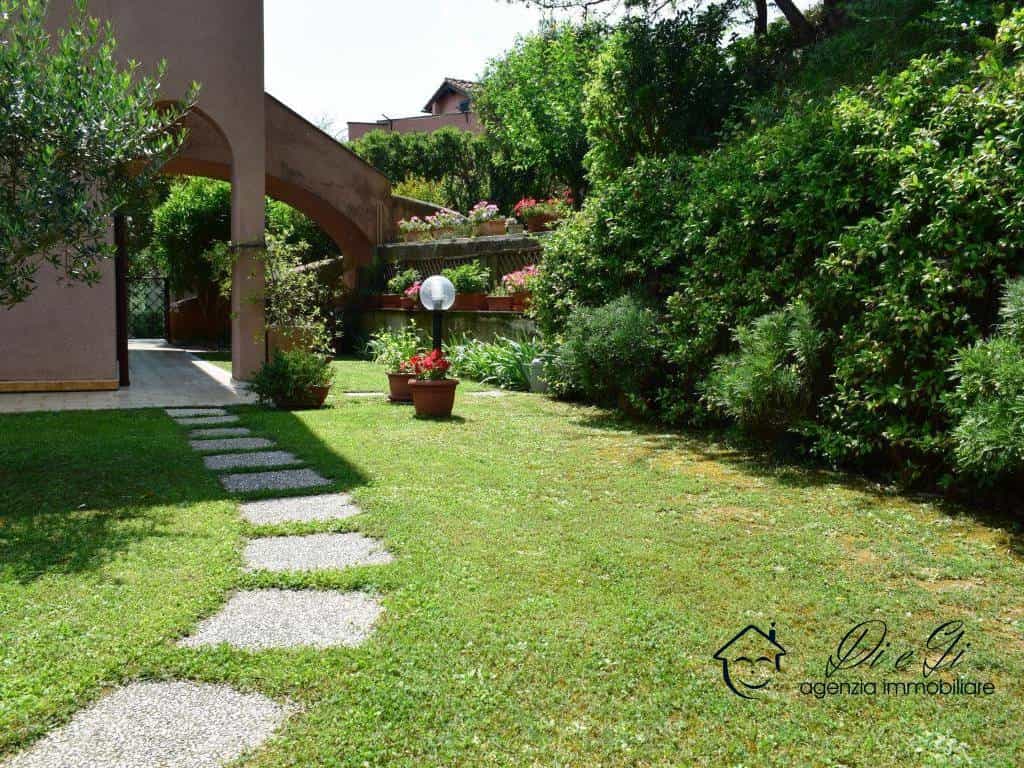 Condominium in Garlenda, Liguria 11555026