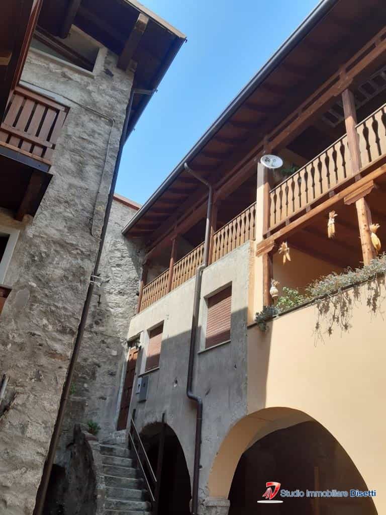 Condominium in Bienno, Lombardije 11555098