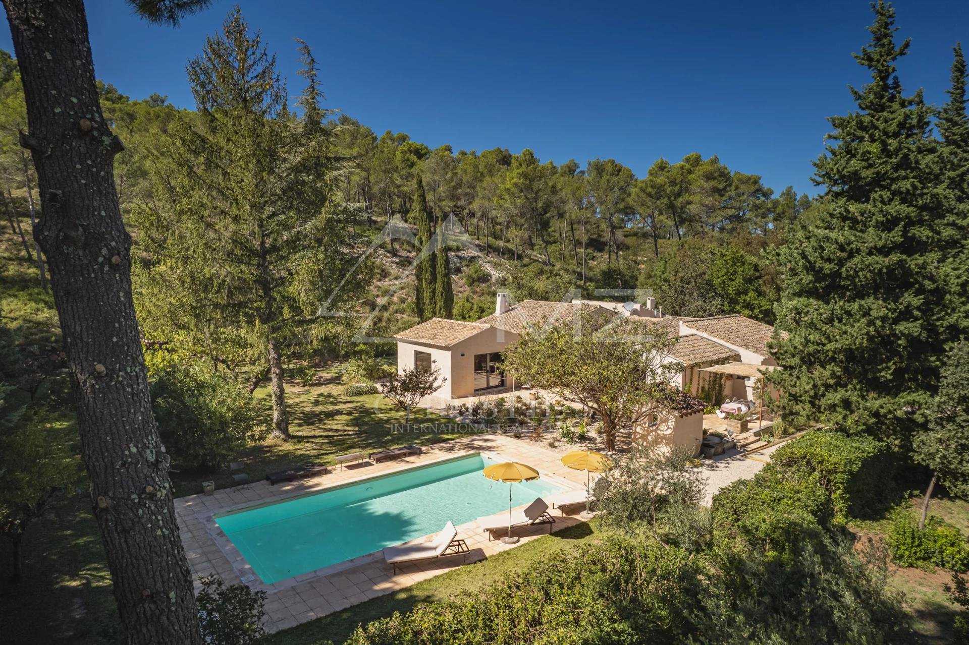 Hus i Saint-Remy-de-Provence, Provence-Alpes-Cote d'Azur 11555313