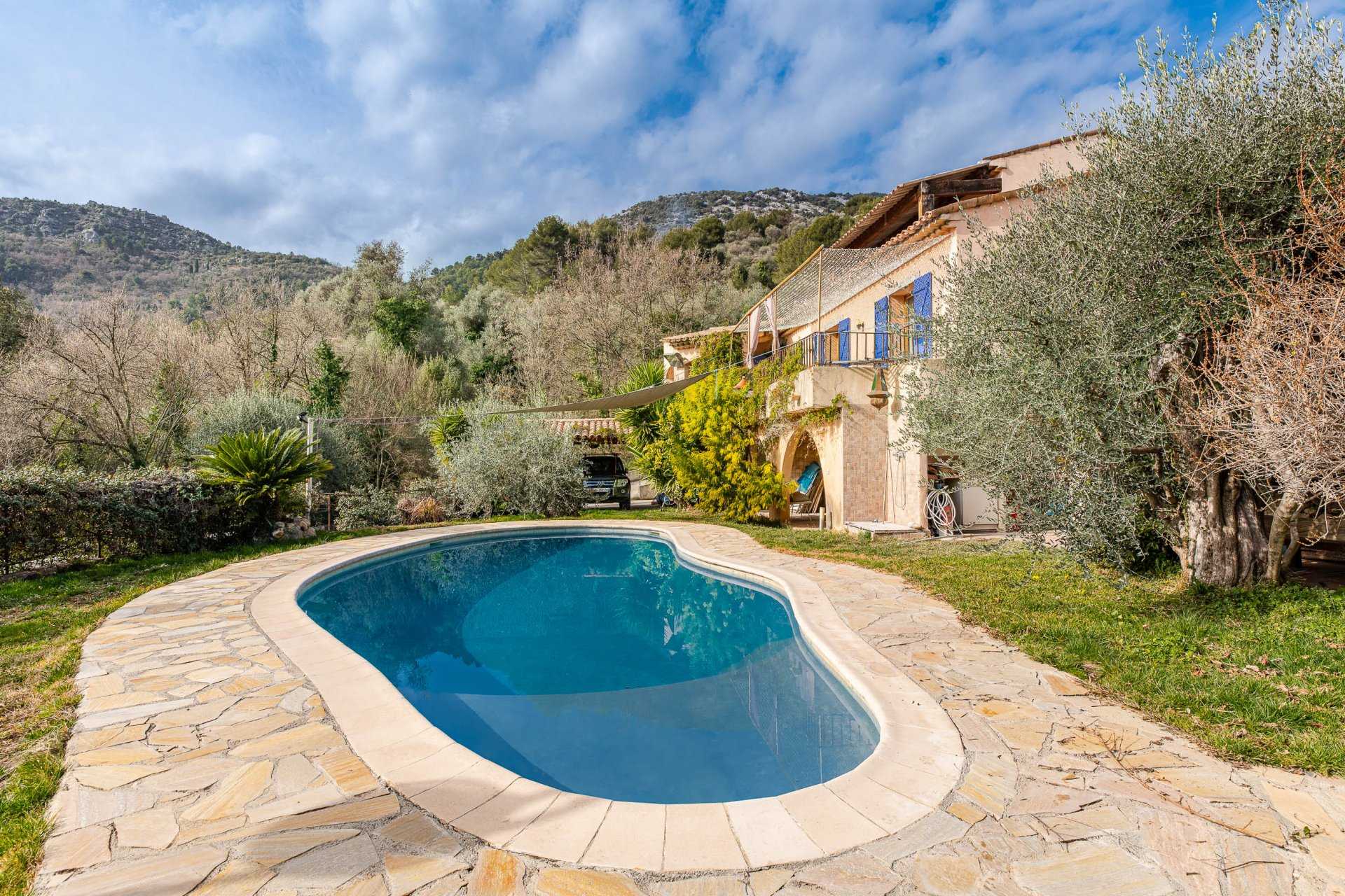 Rumah di Le Ray, Provence-Alpes-Cote d'Azur 11555335