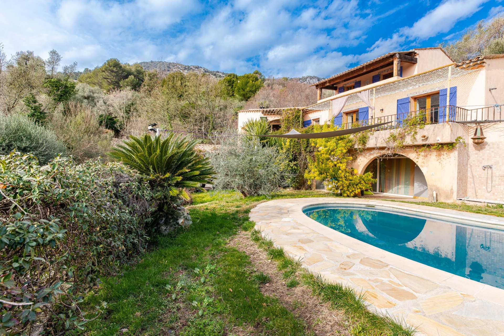 Rumah di Le Ray, Provence-Alpes-Cote d'Azur 11555335