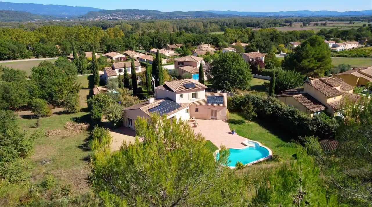 Hus i Saint-Esteve-Janson, Provence-Alpes-Cote d'Azur 11555347