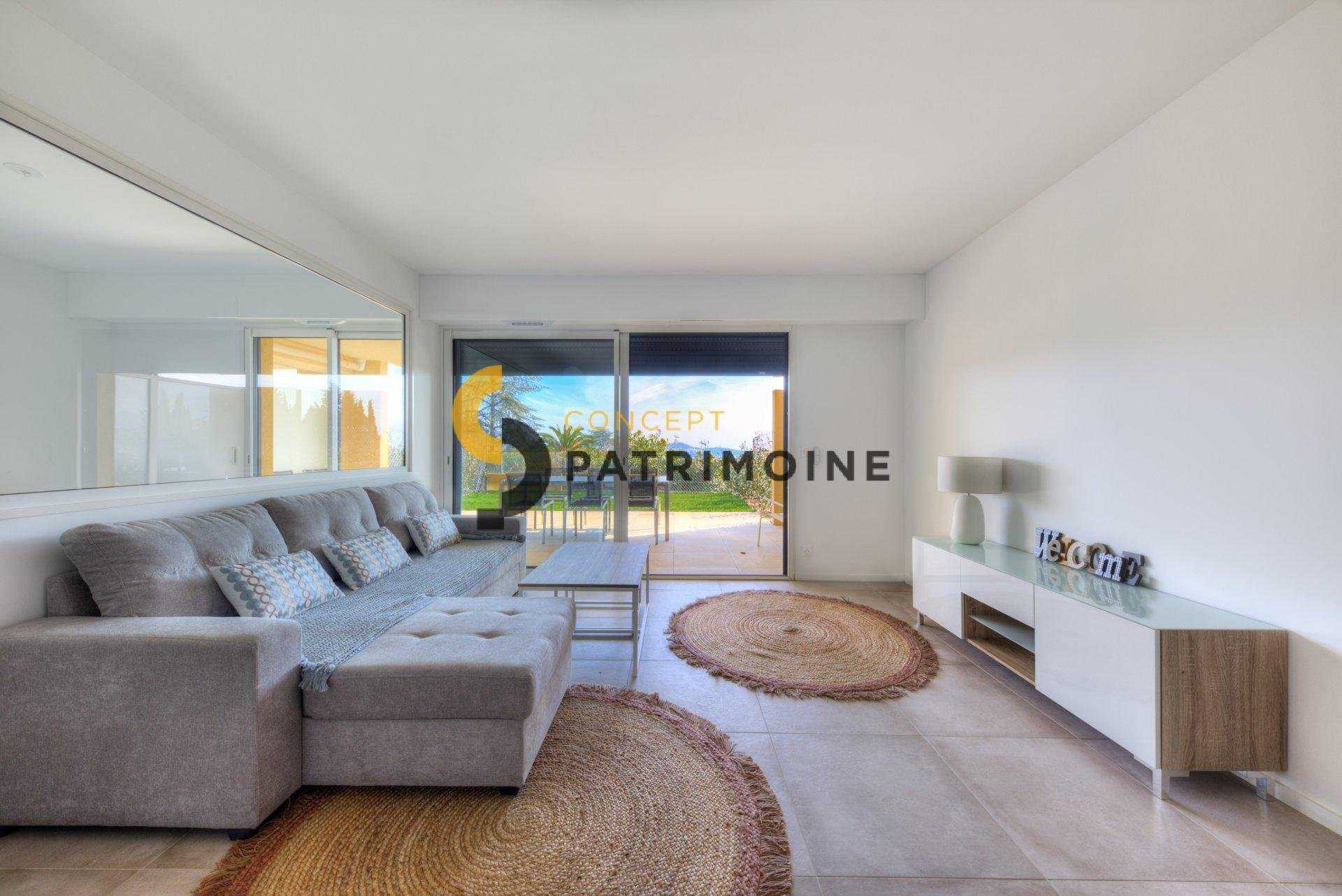 Condominium in Sainte-Helene, Provence-Alpes-Cote d'Azur 11555351