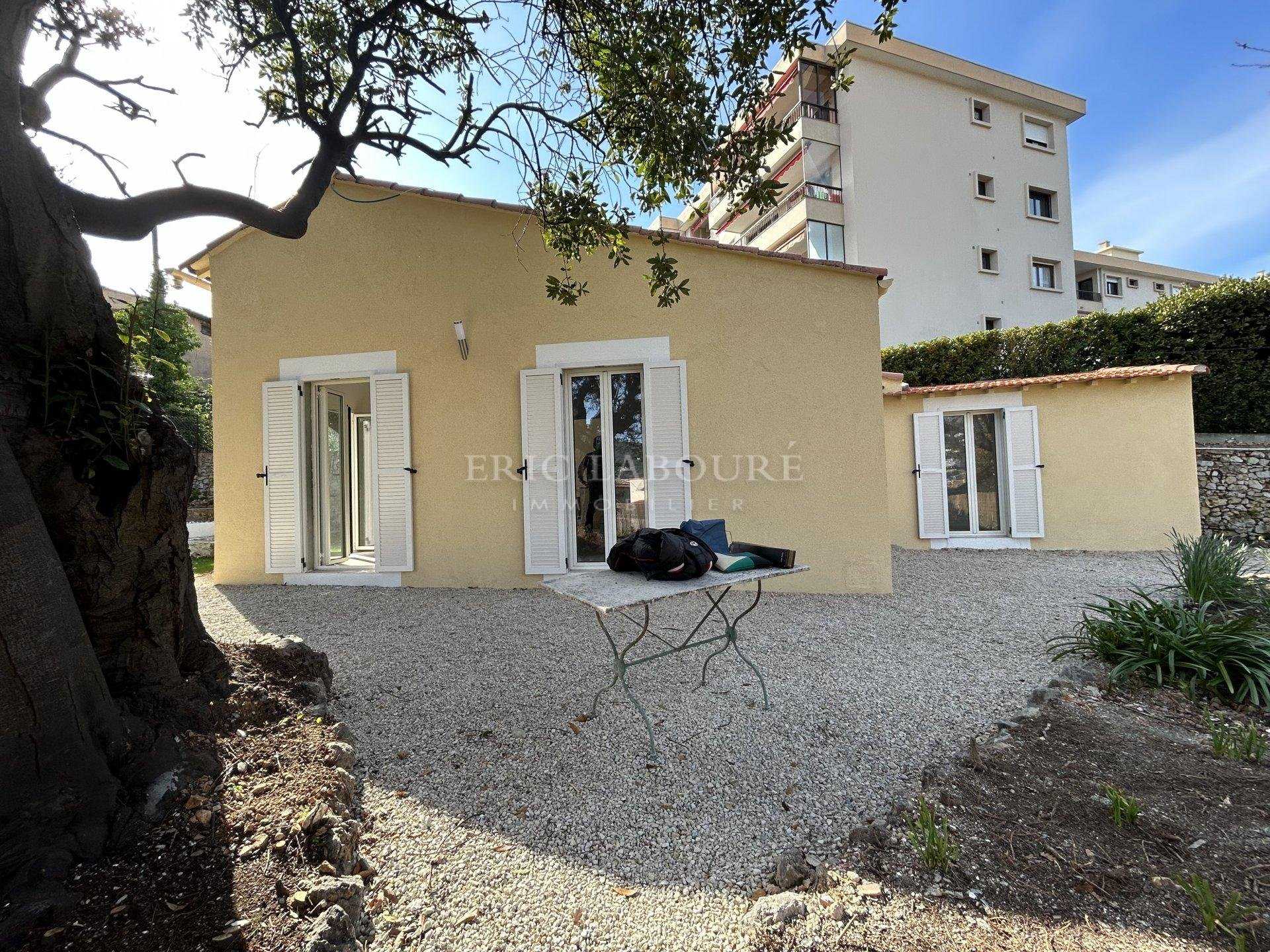House in Le Four-a-Chaux, Provence-Alpes-Cote d'Azur 11596976