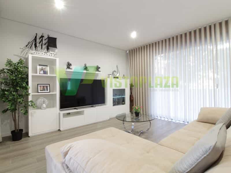 Condominium in Rocha, Faro 11597479
