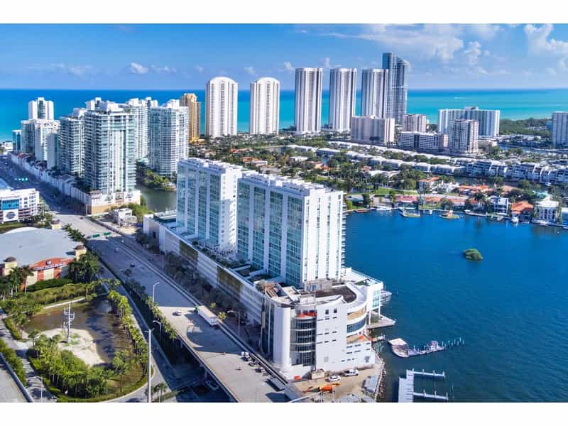 Condominium in Sunny Isles Beach, Florida 11598183