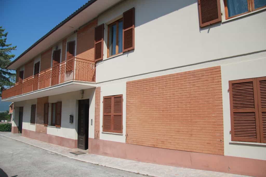 Talo sisään Camerino, Marche 11598661