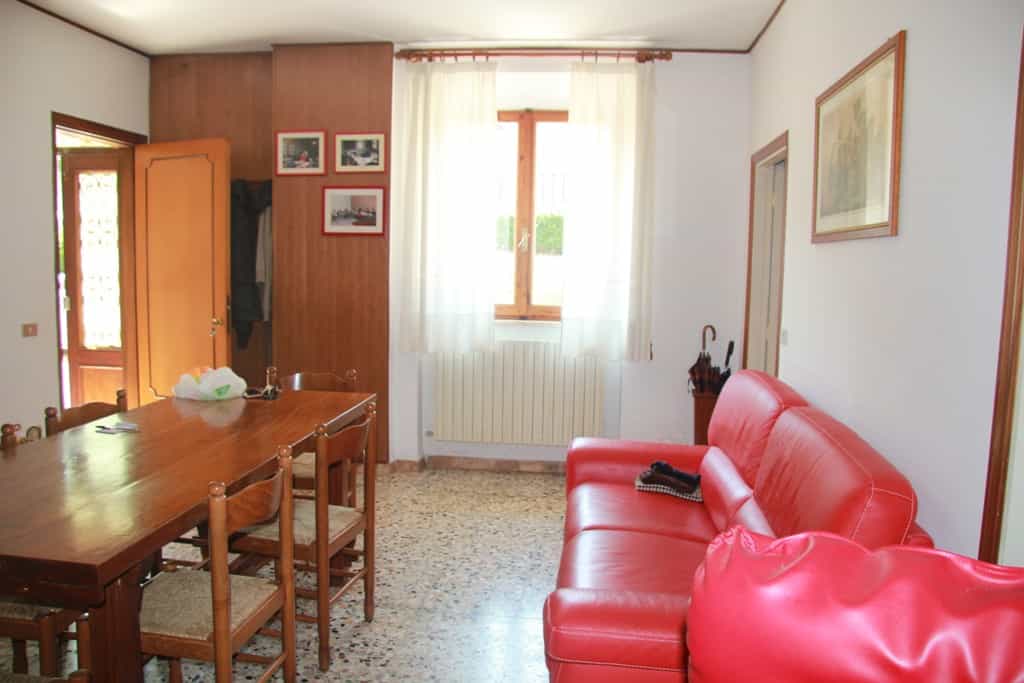 Будинок в Camerino, Marche 11598663