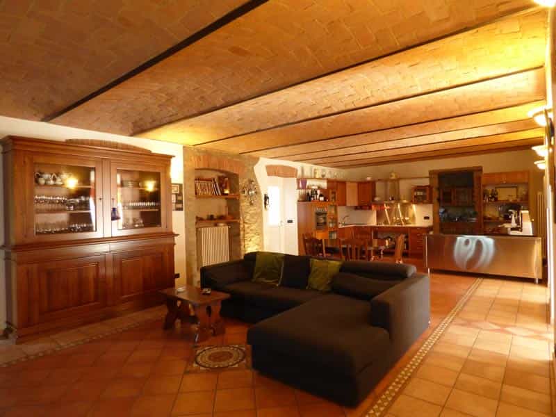σπίτι σε Cerretto Langhe, Piedmont 11598709