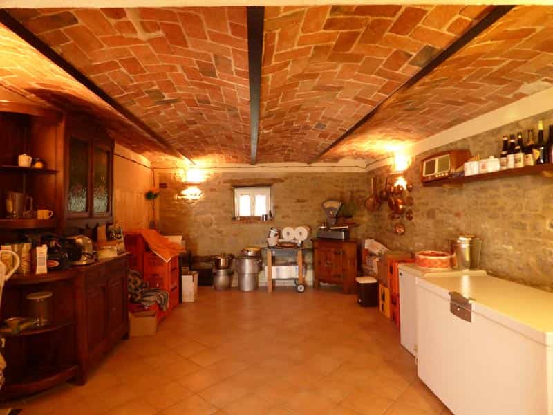 σπίτι σε Cerretto Langhe, Piedmont 11598709
