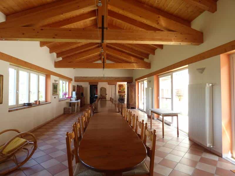 casa en Serravalle delle Langhe, Piamonte 11598709