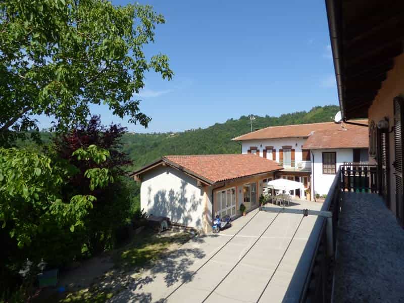 loger dans Serravalle delle Langhe, Piémont 11598709
