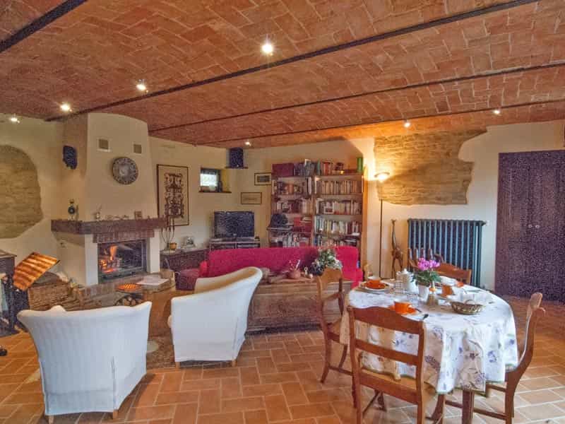 Rumah di Montelupo Albese, Piedmont 11598713