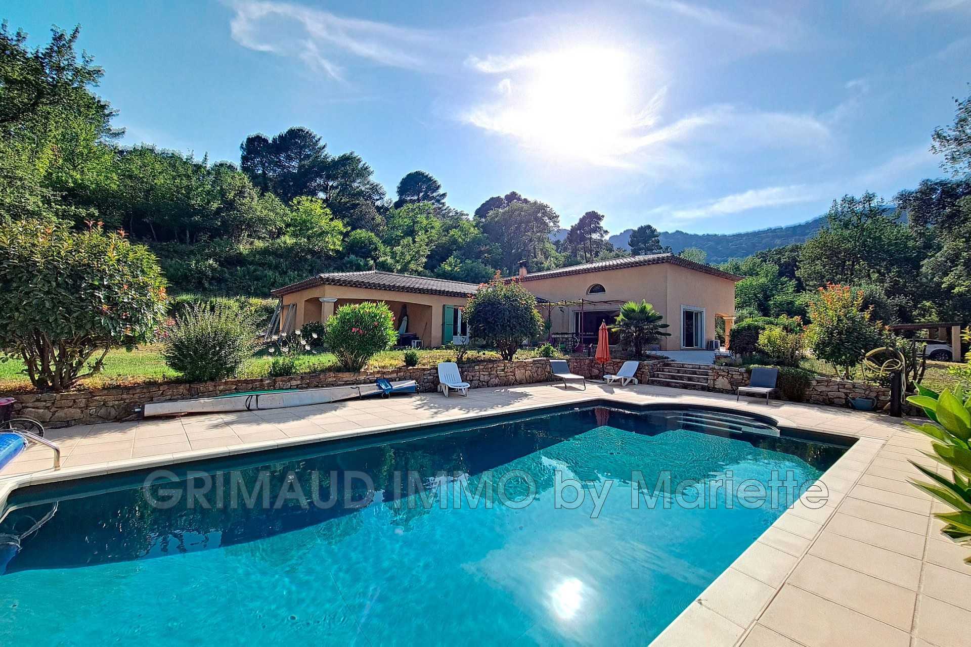 Hus i La Garde-Freinet, Provence-Alpes-Cote d'Azur 11600170