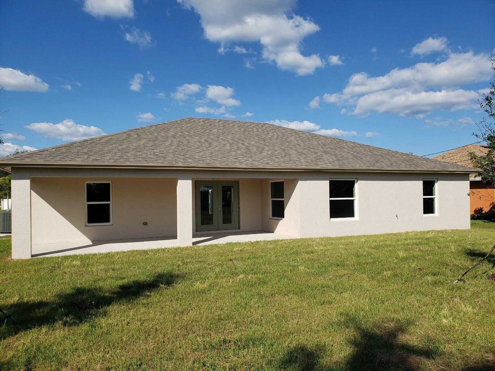 Residential in Port St. Lucie, Florida 11601072